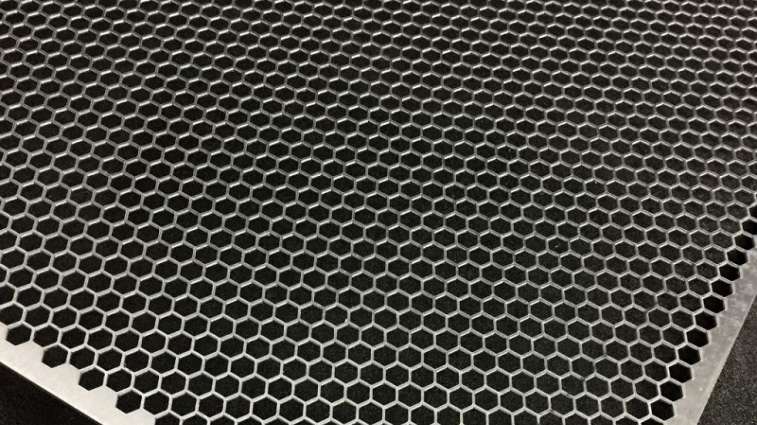 Heat treatment process of steel plate perforated screen