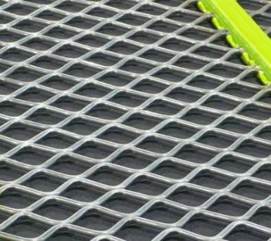 The Role of Slotted Crimped Self-Cleaning Screens in Screening Efficiency